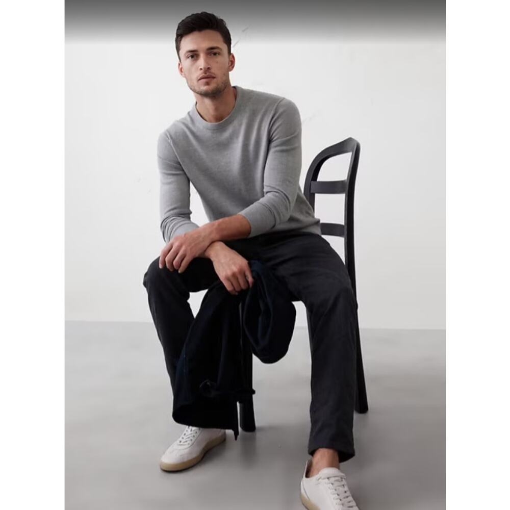 Banana Republic Men's Extra Fine Merino Wool Round Neck Sweater Gray - Size M